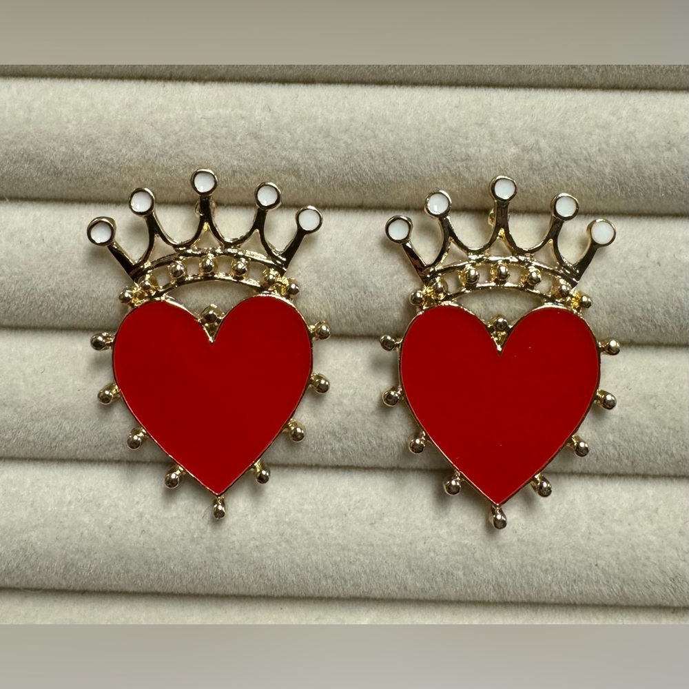 ❤️👑 Red and Gold Queen of Hearts Stud Earrings - Picture 3 of 7